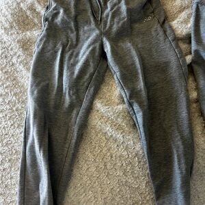 ALO Yoga Accolade Gray Sweatpants in Medium